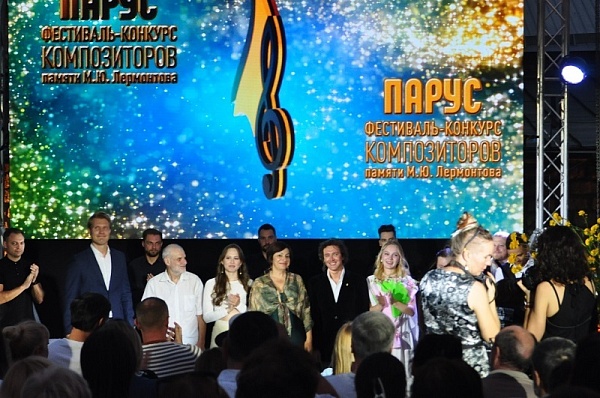 Вклад в бессмертие Лермонтова – в Пятигорске завершился музыкальный фестиваль-конкурс Сергея Безрукова «Парус»